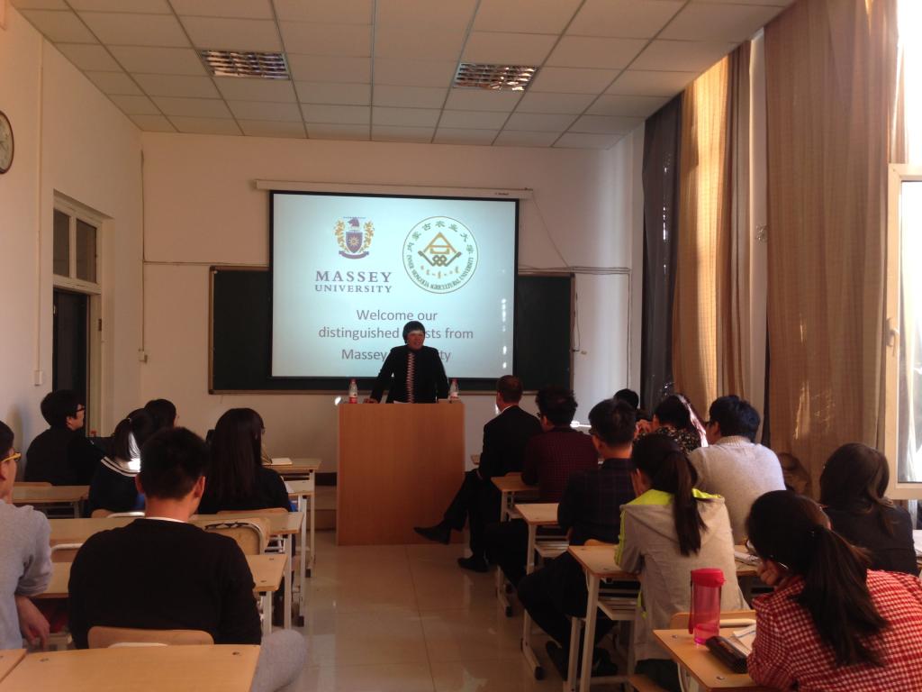 经理赵萌莉致欢迎词