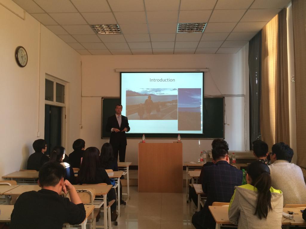 Hamish Anderson教授介绍金融学课程